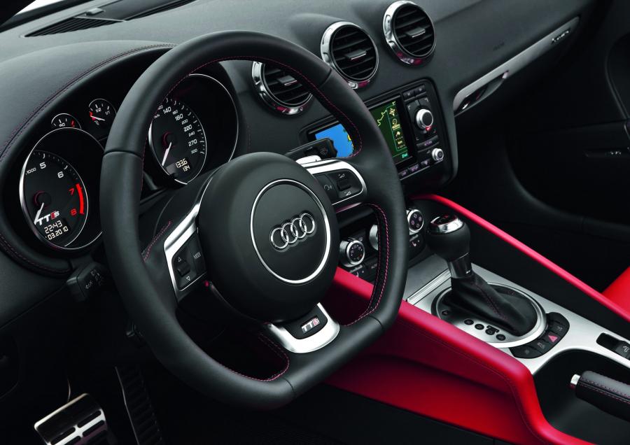 Интерьер Audi TTS Roadster (8J) 2010 года  (WW) (фото 20 из 30)
